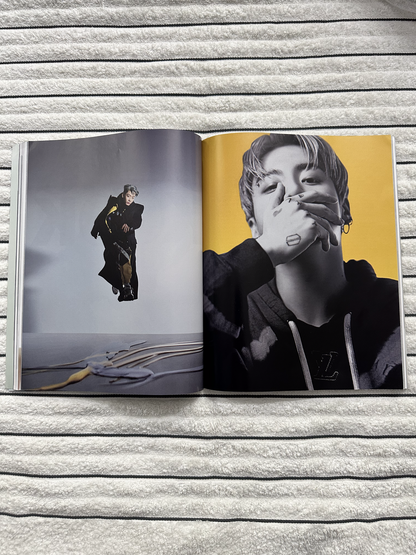 Majalah Vogue Korea Edisi Januari 2022 menampilkan BTS (Grup Lengkap) | Sampul C | Bekas